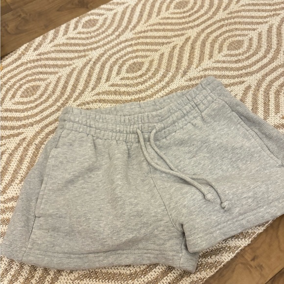 ARITZIA/TNA - cozyfleece boyfriend sweatshort - Picture 1 of 2